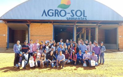 Estudantes do Univag conhecem de perto a produção de sementes de soja